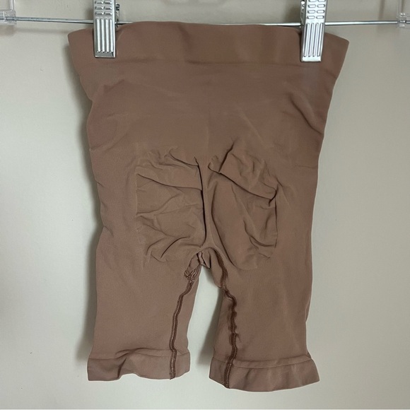 Skims Mid Thigh Short (in Sienna) - Picture 5 of 5